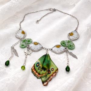 Set bijuterii Aripi de Smarald � rășină cu flori naturale din colectia - Aripi fermecate  01902 - bijuterii - seturi de bijuterii - Artynos.ro