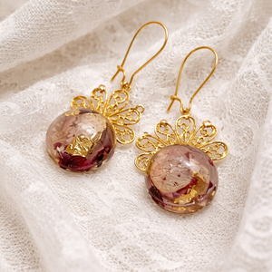 Cercei din rasina si flori naturale , cadou pentru femei cadou pentru iubită, soție ,mama, prietena 01914 - bijuterii - cercei - cercei din rășină - Artynos.ro