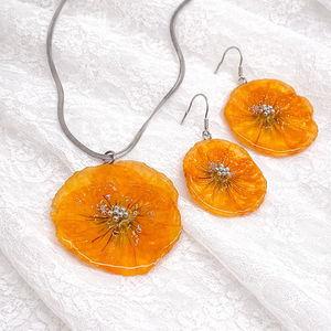 Cercei lucrati manual Panselute cu rășină -cadou pentru iubia,mama,fiica,logodnica,prietena 01918 - bijuterii - seturi de bijuterii - Artynos.ro