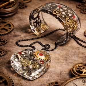 Set bijuterii steampunk handmade � pandantiv inimă -brățară din rășină crystal clear cu mecanisme 01924 - bijuterii - seturi de bijuterii - Artynos.ro