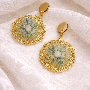 cercei cu flori naturale si rasina, cadou pentru iubia,mama,fiica,logodnica,prietena 01928 - bijuterii - cercei - cercei din rășină - Artynos.ro