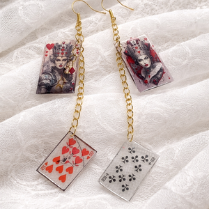 Cercei statement Queen of Hearts cu design carti de joc 01936 - Artynos.ro