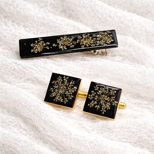 Clema de cravata si butoni cu flori naturale in rasina -Set cadou accesorii barbati 01937 - Artynos.ro