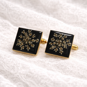 Clemă de cravată și butoni cu flori naturale în rășină -Set cadou accesorii bărbați 01937 - bijuterii - butoni de manșetă - Artynos.ro