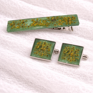 Clema de cravata si butoni cu flori naturale in rasina -Set cadou accesorii barbati 01938 - Artynos.ro