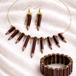 Set bijuterii cu creioane colorate maro cu accesorii aurii 01957 - Artynos.ro
