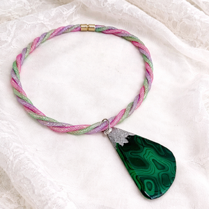 Colier tubular cu pandantiv pictat in rasina 01966 - Artynos.ro