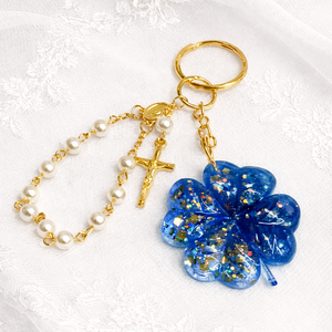 Breloc cu rozariu si trifoi cu patru foi din rasina 02000 - Artynos.ro