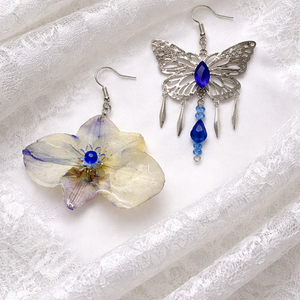 Cercei asimetrici cu orhidee si flurute 02020 - Artynos.ro