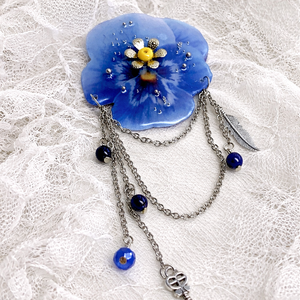 Pandantiv-Broșă ,Panseluță din rășină 02024 - bijuterii - coliere - coliere cu pandative - Artynos.ro