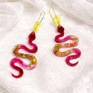 Cercei sarpe din rasina 02030 - Artynos.ro