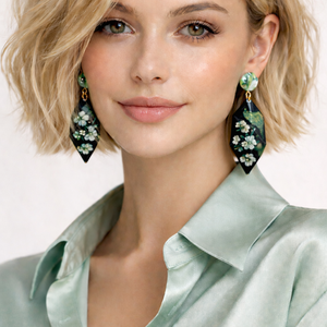 Cercei din rasina si flori naturale 02040 - bijuterii - cercei - cercei din rășină - Artynos.ro