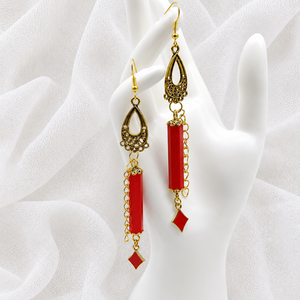 Cercei creioane colorate 02157, Bijuterii, Cercei, Cercei lungi, Confectionarea bijuteriilor, Cercei handmade cu creioane colorate din lemn.Accesorizat cu lant in cascada si charm metalic . Var..., ARTYNOS