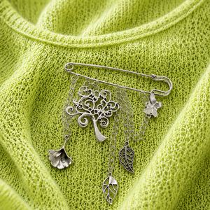 Brosa 02231, Bijuterii, Brose, Confectionarea bijuteriilor, Brosa versatila handmade - ac de siguranta supradimensionat .Accesorii : Accesorii metalice, charmu..., ARTYNOS