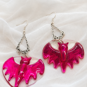 Cercei Pink Bat -rasina 02295 - bijuterii - cercei - cercei din rășină - Artynos.ro