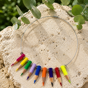 Colier creioane colorate cu accesorii argintii 00482 - bijuterii - coliere - coliere cu pandative - Artynos.ro