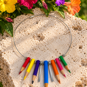 Colier creioane colorate - accesorii argintii 01296 - Artynos.ro