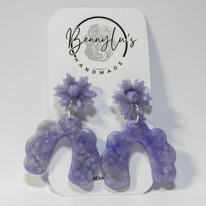 Cercei Handmade Lut Polimeric Lavender, Bijuterii, Cercei, Cercei agatati, Altele, Confectionarea bijuteriilor, Cerceii nostri din lut polimeric sunt usor de asortat cu orice tinuta si pot fi elementul lipsa din..., ARTYNOS