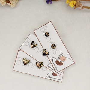 Cercei Mici Stud - Inimioare, Fundite - Negru - bijuterii - cercei - cercei din rășină - Artynos.ro