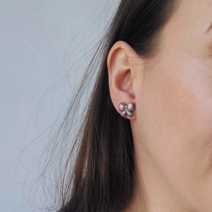 Cercei Mici Stud - Inimioare, Fundite - Negru - bijuterii - cercei - cercei din rășină - Artynos.ro