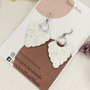 Cercei Albi cu accente Negre - Design Minimalist - bijuterii - cercei - cercei lungi - Artynos.ro