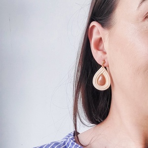 Cercei Eleganti - Minimalist - Bej/ Nuanță de Chihlimbar - bijuterii - cercei - cercei lungi - Artynos.ro