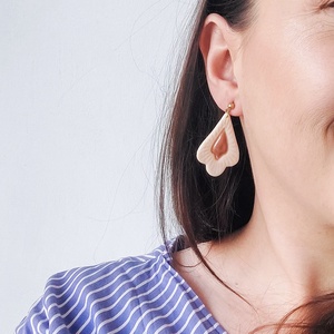 Cercei Eleganti - Minimalist - Bej/ Nuanță de Chihlimbar - bijuterii - cercei - cercei lungi - Artynos.ro