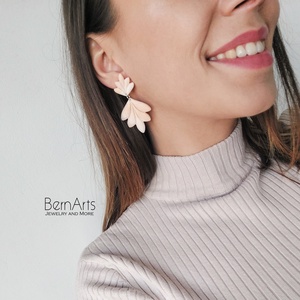 Cercei Mireasa Alb/ Nude Statement Minimal - accesorii nuntă - bijuterii mireasă - cercei mireasă - Artynos.ro