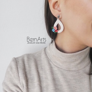 Cercei Albi Handmade Floricele Primăvară - bijuterii - cercei - cercei cu figurine - Artynos.ro