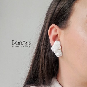 Cercei Floare Alb-Auriu Eleganti Deosebiti Handmade  - bijuterii - cercei - cercei cu figurine - Artynos.ro