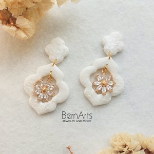 Cercei Mireasa Alb-Auriu Eleganti Deosebiti 01 - Artynos.ro