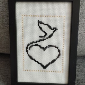 Imagine cu o linie cusuta incrucisata cu galerie de inimi, , , ARTYNOS