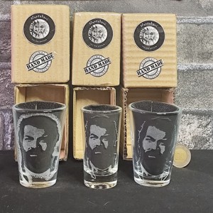 Pahar de băuturi spirtoase din sticlă, cu model Bud Spencer, gravat manual  -  - Artynos.ro