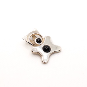Handcrafted silver pendant for adults in the shape of an animal, adorned with an onyx stone - accessorii și unelte - accesorii decorative - figurine - Artynos.ro