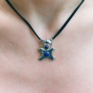 Handcrafted silver pendant for adults in the shape of an animal, adorned with a lapis lazuli stone, Accessorii si unelte, Accesorii decorative, Figurine, Confectionarea bijuteriilor, Size: One size
Available in a single size; depending on the shape, the pendant weighs between 6.10g..., ARTYNOS