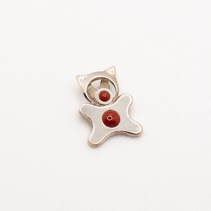 Handcrafted silver pendant for adults in the shape of an animal, adorned with a coral stone - accessorii și unelte - accesorii decorative - figurine - Artynos.ro