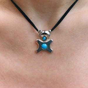 Handcrafted silver pendant for adults in the shape of an animal, adorned with turquoise stones, Accessorii si unelte, Accesorii decorative, Figurine, Confectionarea bijuteriilor, Size: One size
Available in a single size; depending on the shape, the pendant weighs between 6.10g..., ARTYNOS