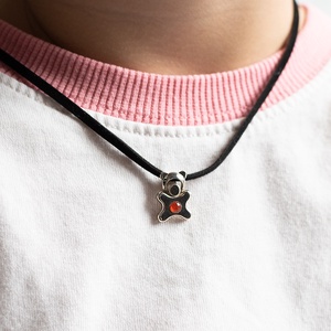 Animal-shaped, handmade silver pendant with coral stone for children - accessorii și unelte - accesorii decorative - figurine - Artynos.ro