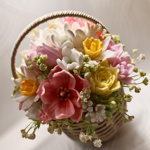 Aranjament floral din sapun in cos � cadou delicat in nuante pastel, handmade - Artynos.ro