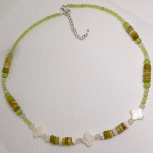 Colier handmade cu discuri verde jad si sidef alb - bijuterii - coliere - coliere din mărgele - Artynos.ro