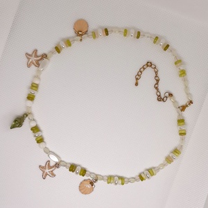 Colier handmade cu discuri verde jad si pandantive ocean fish - bijuterii - coliere - coliere din mărgele - Artynos.ro