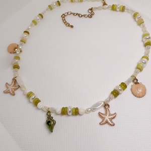 Colier handmade cu discuri verde jad si pandantive ocean fish - bijuterii - coliere - coliere din mărgele - Artynos.ro