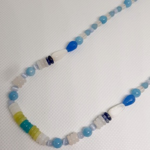 Colier handmade cu discuri bleu, albe si verzi jad, agate bleu si angelit - bijuterii - coliere - coliere din mărgele - Artynos.ro