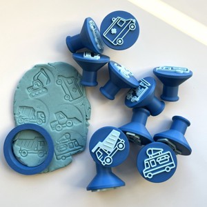 Set de ștampile și forme de prăjituri Gyurma cu vehicule: mașini și utilaje de construcții - jucării și echipamente pentru copii - puzzle, jocuri puzzle - puzzle cu forme - Artynos.ro