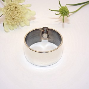 Cerc lat cu perlă gri, inel de damă din argint, mărimea 60 (VSZÉ.19) - bijuterii - inele - inele statement - Artynos.ro Cerc lat cu perlă gri, inel de damă din argint, mărimea 60 (VSZÉ.19) - bijuterii - inele - inele statement - Artynos.ro