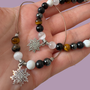 Set colier si bratara cu cristale impotriva energiilor negative si pandantiv soare - Argintiu - bijuterii - seturi de bijuterii - Artynos.ro