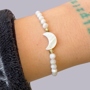 Bratara minimalista cu piatra lunii si semiluna din sidef - bijuterii - brățări - brățări din pietre semiprețioase - Artynos.ro