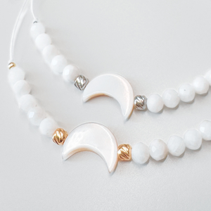 Bratara minimalista cu piatra lunii si semiluna din sidef - bijuterii - brățări - brățări din pietre semiprețioase - Artynos.ro