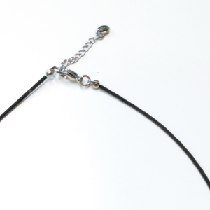 Colier reglabil la baza gatului din turmalina neagra cu perla din scoica - bijuterii - coliere - coliere din mărgele - Artynos.ro