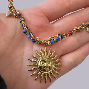 Colier boho auriu cu lapis lazuli si pandativ soare - bijuterii - coliere - coliere cu pandative - Artynos.ro